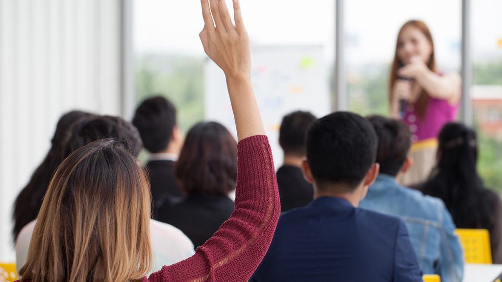 Estudiantes y profesores debatieron en mesas de trabajo cómo enfrentar la violencia de género en la Universidad Nacional de Colombia